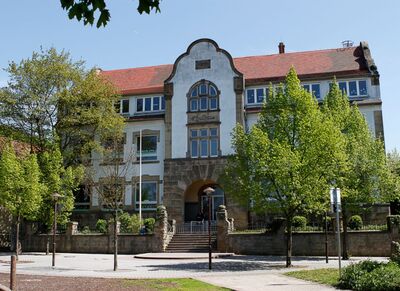 Verwaltungsstelle im alten Schulhaus